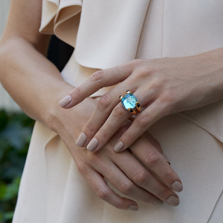 Candy Ring in Blue Topaz and Iolite on model