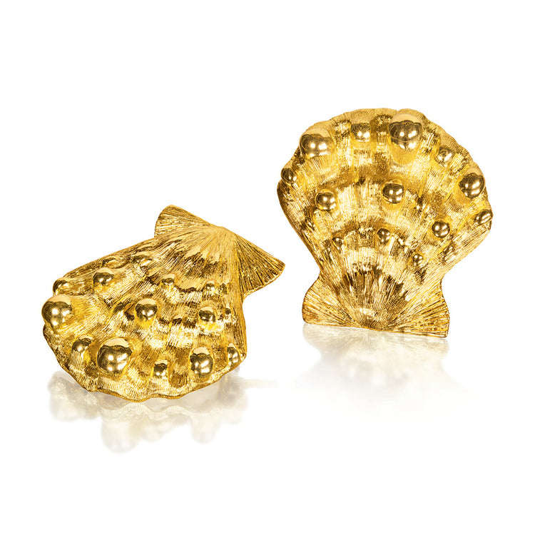 Verdura Lion Paw Shell Earclips in gold