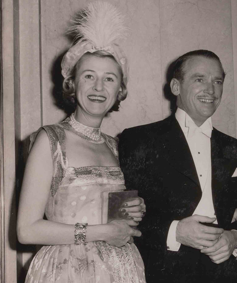 Verdura-Jewelry-Constellation-Bracelet-Minnie-Astor-1948-Portrait