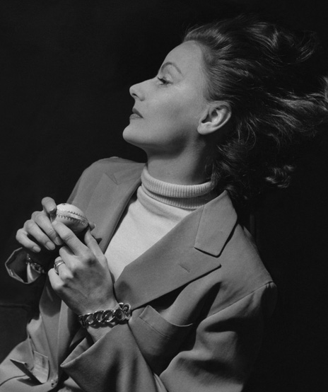 Verdura-Jewelry-Curb-Link-Bracelet-Greta-Garbo-Cecil-Beaton-1948-Portrait