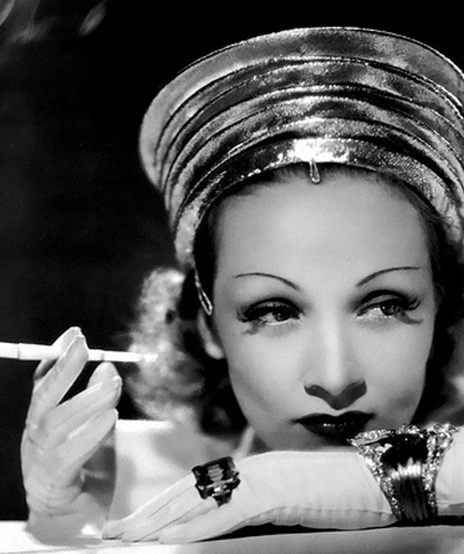 Verdura-Jewelry-Lily-Bracelet-Marlene-Dietrich-1939-Publicity-Still