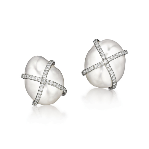 Verdura-Jewelry-Wrapped-Earclips in Pearl and Diamond