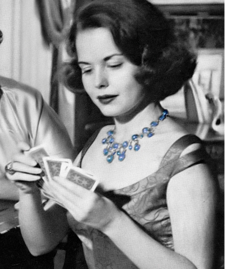Verdura-Jewelry-Stardust-Necklace-Editorial-1948-Portrait_464x554_acf_cropped