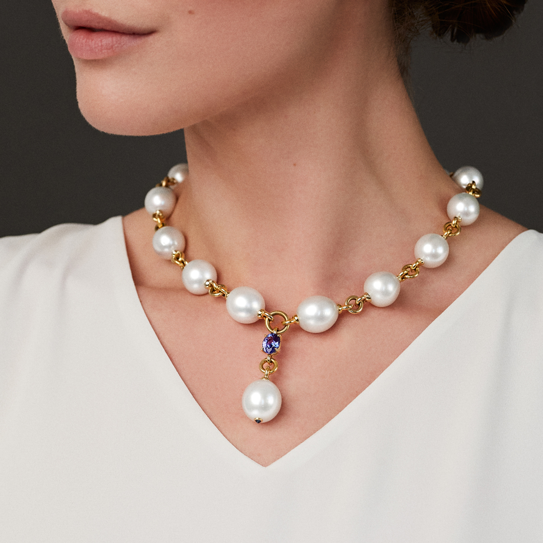 Pearl Y necklace on model