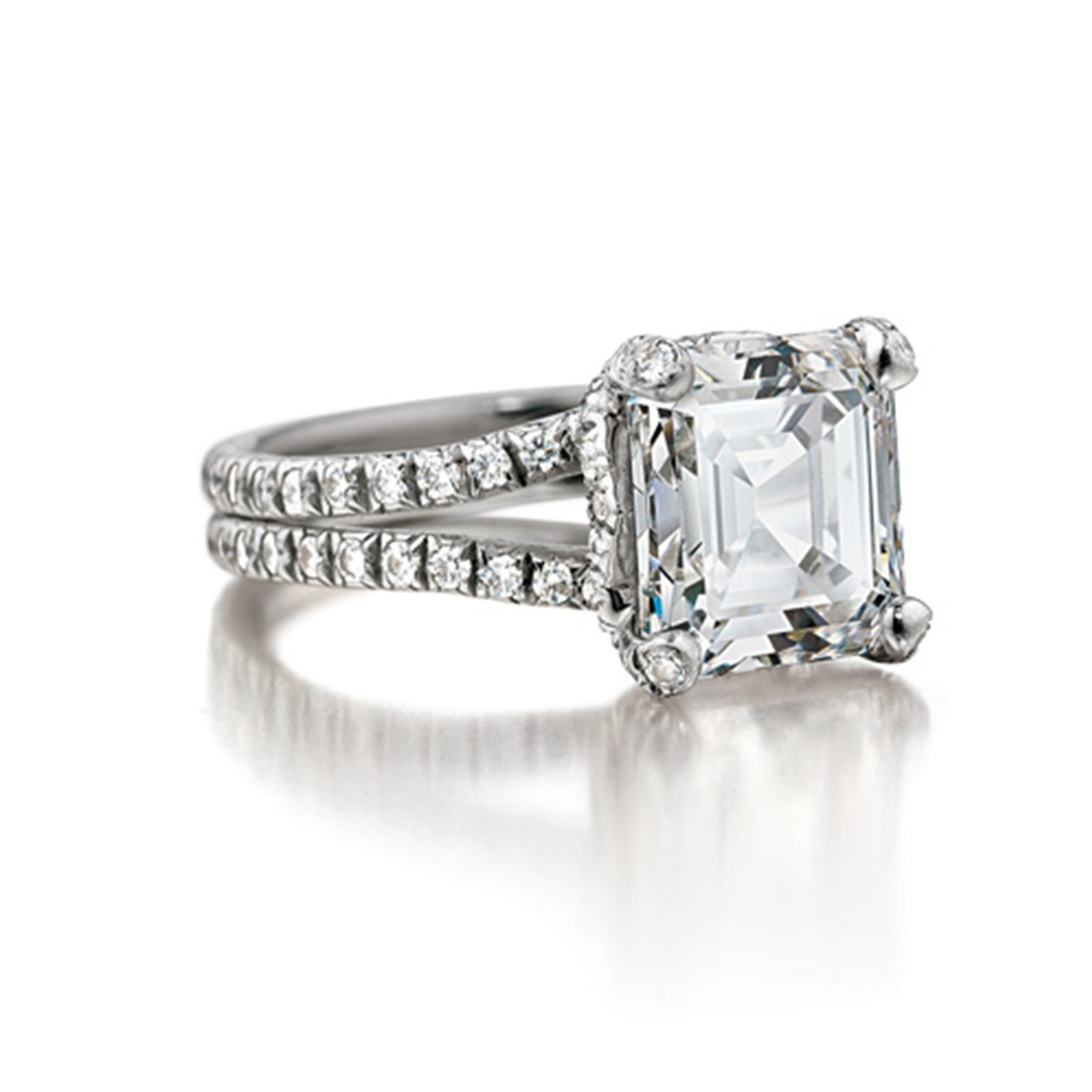Lace Solitaire ring in diamond